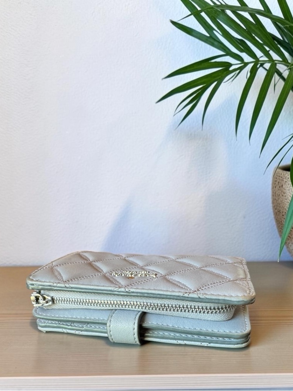 Kate Spade New York Gray Quilted Zip Around Wallet Bifold Organizer - Picture 5 of 15